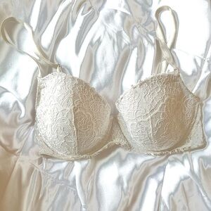 Victoria's Secret Ivory Lace Push-Up Bra